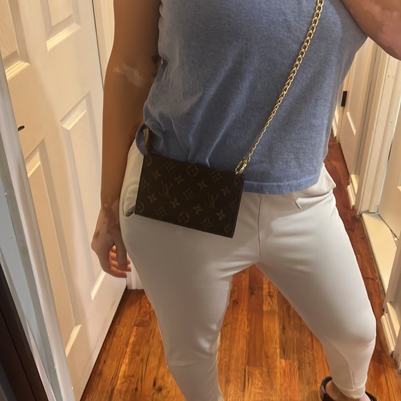 - Louis Vuitton Mini Pochette Accessories in Monogram canvas - Picture 7 of 9